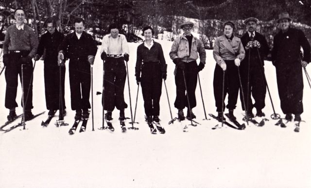Onze familie had de twijfelachtige eer dat wij, na een onbezonnen en ongetrainde skitocht, de eerste gipstrein ooit mochten nemen. 